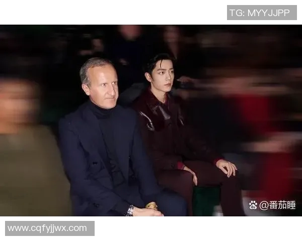 足球明星华丽走红地毯尽显风采与魅力引领时尚潮流瞬间