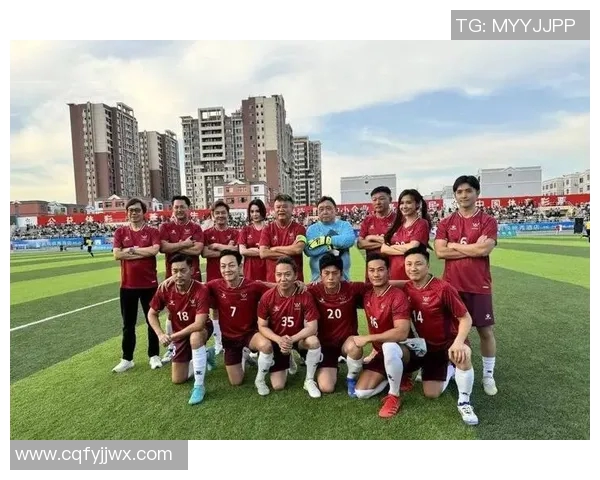 足球明星与球队的传奇故事:他们如何书写绿茵场上的辉煌篇章